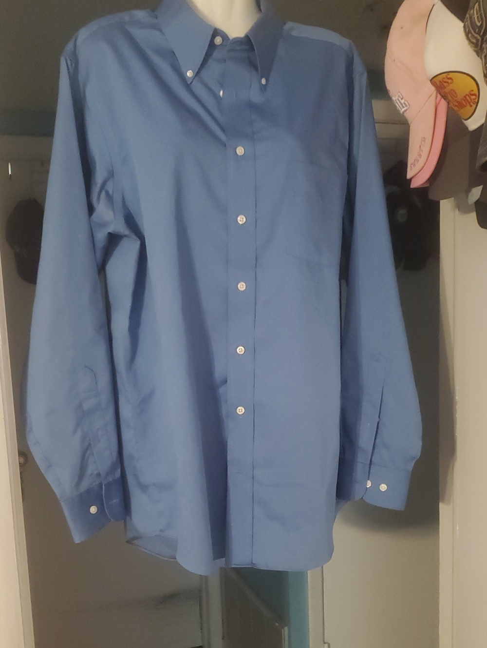 Stafford Men's Button-Down Dress Shirt in Blue. Brand New. Size 34-35